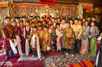 Дээрхийн Гэгээнтэн Рикон дахь Төвдийн хүрээлэнд айлчлан Дерри хот руу замдаа гарлаа
